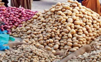 ବର୍ଷକ ମଧ୍ୟରେ ଆଳୁର ଦାମ ୯୨% ଏବଂ ପିଆଜ ୪୪% ବଢ଼ିଛି