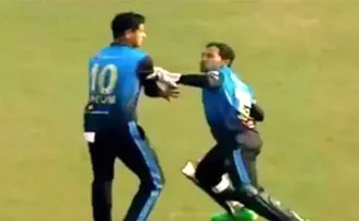 ରାଗିଗଲେ ଅଧିନାୟକ, ପଡ଼ିଆ ମଝିରେ ସାଥୀ ଖେଳାଳିଙ୍କ ଉପରକୁ ଉଠାଇଲେ ହାତ