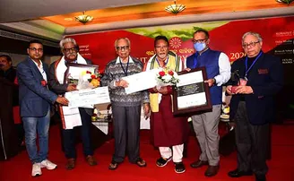 କୋରାପୁଟ ସାହିତ୍ୟ ସମ୍ମାନରେ ସମ୍ମାନିତ ହେଲେ ପଦ୍ମଜ ପାଳ, ଅମରେଶ ପଟ୍ଟନାୟକ