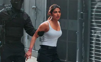 ସେଲୁନ ଭିତରୁ ପ୍ରିୟଙ୍କାଙ୍କୁ ନେଇଗଲା ପୁଲିସ