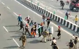 ପୁଲିସ ଉପରେ ଟ୍ରାକ୍ଟର ଚଢ଼ାଇବାକୁ ଉଦ୍ୟମ, ପରେ ବୁଲାଇଲେ ଖଣ୍ଡା