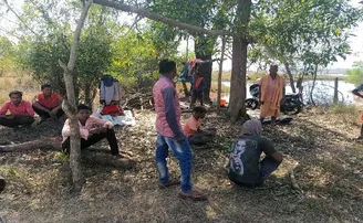 ଭୟରେ ଗାଁ ଛାଡ଼ିଦେଲେ ୮୫ ପରିବାର