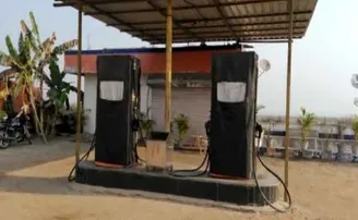 ପେଟ୍ରୋଲ ପକାଇ ଟଙ୍କା ଲୁଟୁଥିଲେ, ଧରା ପଡ଼ିଗଲେ