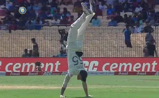 ଗୋଡ଼ ଉପରେ ଓ ହାତ ତଳେ ରଖି ଚାଲିଲେ ବେନ ଷ୍ଟୋକ୍ସ, ଦେଖନ୍ତୁ ଭିଡିଓ