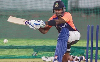 ଡେବ୍ୟୁ କରିବେ ସୂର୍ଯ୍ୟକୁମାର! ସିରିଜ୍ ହାତେଇବା ଲକ୍ଷ୍ୟରେ ବିରାଟ୍ ବାହିନୀ