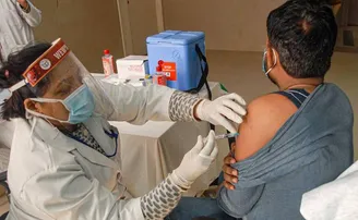 ୧୦ ଜିଲ୍ଲାର ସହରାଞ୍ଚଳରେ ଶଟଡାଉନ୍ ବେଳେ ବନ୍ଦ ରହିବ କୋଭିଡ୍ ଟିକାକରଣ