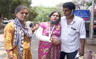 ଚୁଡ଼ି ପାଇଁ ରୋଗୀଙ୍କୁ ଫେରାଇ ଦେଲେ ଡାକ୍ତର, କହିଲେ ଯାଅ ବଣିଆ ଦୋକାନରୁ କାଢ଼ି ଆସିବ