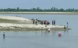 ଟିକା ନେବାକୁ ନାରାଜ, ସ୍ୱାସ୍ଥ୍ୟକର୍ମୀଙ୍କୁ ଦେଖି ନଦୀକୁ ଡେଇଁ ପଡ଼ିଲେ ଗାଁ ଲୋକେ