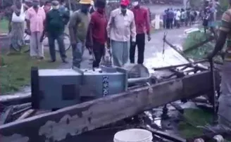 ବାତ୍ୟା ଆସିବା ପୂର୍ବରୁ ଭାଙ୍ଗିଲା ଘର, ଉପୁଡ଼ିଲା ବିଜୁଳି ଖୁଣ୍ଟ