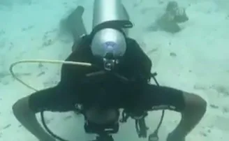 ଗଭୀର ସମୁଦ୍ର ଭିତରେ ପୁଶ-ଅପ୍ ମାରିଲେ ଗେଲ୍‌