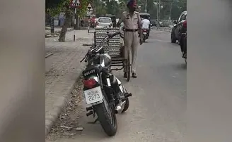 ଅଣ୍ଡା ଚୋରି କରି ପୁଲିସ କର୍ମଚାରୀ ନିଲମ୍ୱିତ, ଭିଡିଓ ଭାଇରାଲ