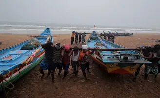 ବାତ୍ୟା ‘ଜୱାଦ’ : ସ୍ଥାନାନ୍ତର ପ୍ରକ୍ରିୟା ଆରମ୍ଭ ପାଇଁ ୬ ଜିଲ୍ଲାପାଳଙ୍କୁ ନିର୍ଦ୍ଦେଶ