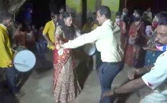 ଭାଇ ବାହାଘରରେ ନାଗିନ୍ ଡ୍ୟାନ୍ସ ନାଚି ଫସିଗଲେ ଲେଡି ତହସିଲଦାର