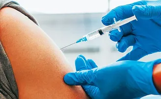 ଟିକା ନେବା ପୂର୍ବରୁ ଓ ପରେ ଖାଆନ୍ତୁ ଏହି ଖାଦ୍ୟ, ହେବନି କୌଣସି ସାଇଡ୍ ଇଫେକ୍ଟ