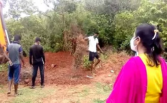 ମାଟି ତଳୁ ଯୁବତୀଙ୍କ ଶବ ବାହାର କଲା ଜେସିବି