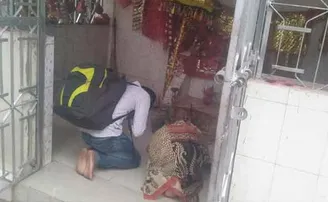 ସ୍ୱାମୀ ଓ ଦୁଇ ଶିଶୁ ପୁତ୍ରଙ୍କୁ ଛାଡ଼ି ୧୧ ବର୍ଷ ସାନ ଯୁବକଙ୍କୁ ବାହା ହେଲେ ମହିଳା