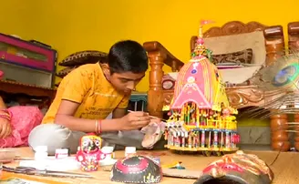 ଅଦରକାରୀ ଜିନିଷରେ ନନ୍ଦିଘୋଷ ରଥ ତିଆରି କରିଛନ୍ତି ପ୍ରୋନିତ