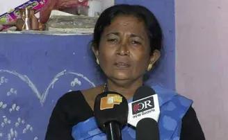 ପୁଅ ଦେଲା ସାହସ, ୫୭ ବର୍ଷରେ ମାଟ୍ରିକ୍ ପାସ୍ କଲେ ମା’