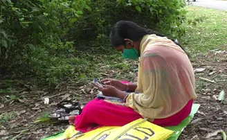 ଗଛ ମୂଳେ ଅନଲାଇନ ପାଠପଢ଼ା