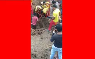 ମାଟି ଅତଡ଼ା ଧସି ଫସି ଥିବା ଶ୍ରମିକଙ୍କ ମଧ୍ୟରୁ ୨ ଜଣଙ୍କ ମୃତ୍ୟୁ