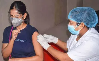 ଯେତେ ବୁଝାଇଲେ ବି ବୁଝୁନାହାନ୍ତି, ମରିଯିବେ ଭାବି ନେଉ ନାହାନ୍ତି ଟିକା