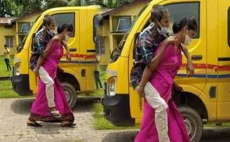 କରୋନା ସଂକ୍ରମିତ ଶ୍ୱଶୁରକୁ ପିଠିରେ ବୋହି ହସ୍‌ପିଟାଲ୍‌ ନେଲେ ବୋହୂ