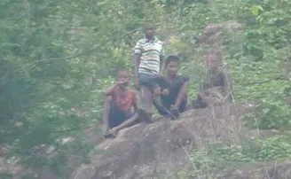 ସେରୋ ସର୍ଭେ ଟିମ୍‌କୁ ଦେଖି ଜଙ୍ଗଲକୁ ଧାଇଁଲେ ଗାଁ ଲୋକେ