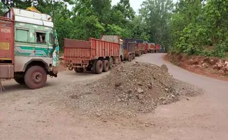 ସରକାରଙ୍କ ନିୟମକୁ ଉଲ୍ଲଂଘନ କରି  ଲୁହାପଥର ଚୋରି ଅଭିଯୋଗ  