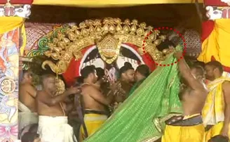 ସୁନାବେଶ ସମୟରେ ଅଘଟଣ, ମହାପ୍ରଭୁଙ୍କ କିରୀଟିର କିଆ ଭାଙ୍ଗିଗଲା