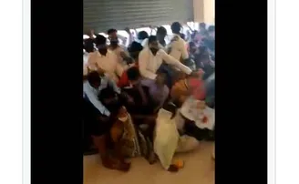 ଟିକା ପାଇଁ ଦଳାଚକଟା ସ୍ଥିତି