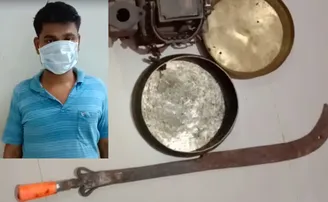 ପୁଲିସକୁ ମାଡ଼ ମାରିଥିଲା, ଖଣ୍ଡା ସହ ଧରା ପଡ଼ିଲା