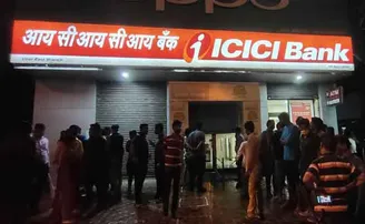 ICICI ବ୍ୟାଙ୍କ ଲୁଟ୍‌ବେଳେ ଧରାପଡ଼ିଲେ Axis ବ୍ୟାଙ୍କ ମ୍ୟାନେଜର
