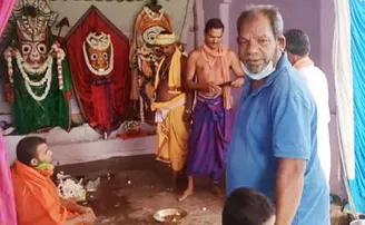 ଇଏ ଆଉ ଜଣେ ସାଲବେଗ! ମହାପ୍ରଭୁଙ୍କ ଦର୍ଶନ ପାଇଁ ଧାଇଁଗଲେ ଗୁଣ୍ଡିଚା ମନ୍ଦିର