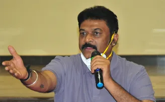 କର୍ଣ୍ଣାଟକ ସରକାରରେ ସରିନି ନାଟକ, ଇସ୍ତଫା ଦେବେ ମନ୍ତ୍ରୀ ଆନନ୍ଦ ସିଂ!