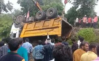 ଭୟଙ୍କର ସଡ଼କ ଦୁର୍ଘଟଣା, ୧୩ ଶ୍ରମିକଙ୍କ ଜୀବନ ଗଲା