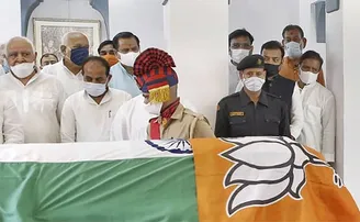 ଜାତୀୟ ପତାକା ଉପରେ ବିଜେପିର ଦଳୀୟ ପତାକା, ବଢ଼ୁଛି ବିବାଦ