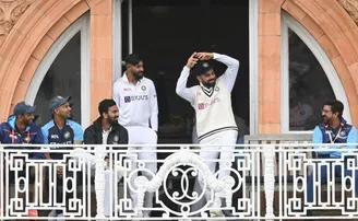 ମ୍ୟାଚ ବେଳେ ବିରାଟଙ୍କ ନାଗିନ ଡ୍ୟାନ୍ସ!