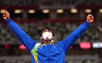 ଜାତୀୟ ସଂଗୀତ ବେଳେ ଭାବବିହ୍ୱଳ ହେଲେ, ମିଲଖା ସିଂହଙ୍କୁ ଉର୍ତ୍ସଗ କଲେ ସ୍ୱର୍ଣ୍ଣ ପଦକ