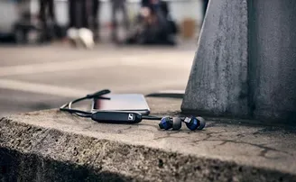 ଗୀତ ଶୁଣୁଥିବା ବେଳେ କାନରେ ଫାଟିଗଲା ଇଅରଫୋନ୍, ଯୁବକଙ୍କ ମୃତ୍ୟୁ!