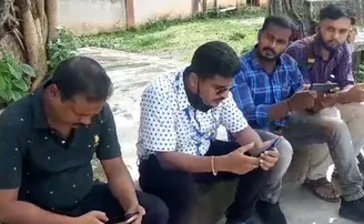 ଟିକାକରଣ କେନ୍ଦ୍ରରେ ସମ୍ମୁଖ ଯୋଦ୍ଧାଙ୍କୁ ଅପମାନ!