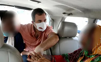 ଦୁଷ୍କର୍ମ ପୀଡ଼ିତାଙ୍କ ପରିବାରକୁ ଭେଟିଲେ ରାହୁଲ, କେଜ୍ରିଓ୍ୱାଲ ଦେଲେ ଆର୍ଥିକ ସହାୟତା