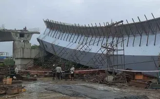 ଭୁଶୁଡ଼ି ପଡ଼ିଲା ନିର୍ମାଣାଧୀନ ଫ୍ଲାଏଓଭର, ୧୩ ଆହତ