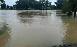 ଜାମ୍ବୁ ନାଳ ଉପରେ ୫ ଫୁଟ୍ ଉଚ୍ଚର ପାଣି, ୪ ଗ୍ରାମବାସୀ ବାହ୍ୟ ଜଗତରୁ ବିଚ୍ଛିନ୍ନ