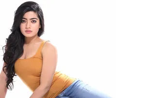 ଆସିଲା ରଶ୍ମିକା ମନ୍ଧାନାଙ୍କ ନୂଆ ଲୁକ୍, ଘାଇଲା ହେଲେ ଫ୍ୟାନ୍