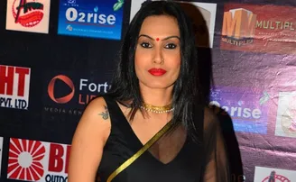 କଂଗ୍ରେସରେ ମିଶିଲେ ବିଗ୍‌ ବସ୍‌ ଫେମ୍‌ ଅଭିନେତ୍ରୀ