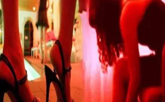 ବାହାରେ ଲାଗିଥିଲା କନସଲଟାନ୍ସି ସେଣ୍ଟର ବୋର୍ଡ, ଭିତରେ ଚାଲିଥିଲା...