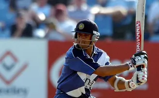 କେବଳ ଭାରତ ନୁହେଁ, ଆଉ ଏକ ଦେଶ ପାଇଁ ବି ଖେଳିଛନ୍ତି ଦ୍ରାବିଡ୍