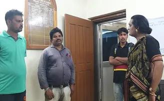 କିନ୍ନରଙ୍କୁ ମାଡ଼ ମାରି ଲୁଟିଥିଲେ ସୁନା ଚେନ୍, ଗିରଫ ହେଲେ କନେଷ୍ଟବଲ ଓ ପୂର୍ବତନ ସରପଞ୍ଚ