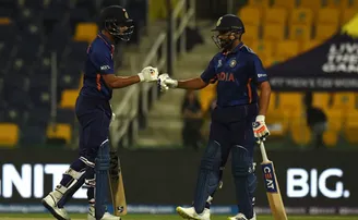 ଶେଷରେ ଗର୍ଜିଲା ରୋହିତ୍ ଓ ରାହୁଲଙ୍କ ବ୍ୟାଟ୍, ଟିମ୍ ଇଣ୍ଡିଆ ୨୧୦/୨