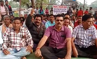 ମିଳିବନି ଇନ୍ଦ୍ରାବତୀ ପାଣି, ଉଜୁଡ଼ିଯିବ ଭାତ ହାଣ୍ଡି; ଶେଷରେ ରାସ୍ତାକୁ ଓହ୍ଲାଇଲେ ଚାଷୀ